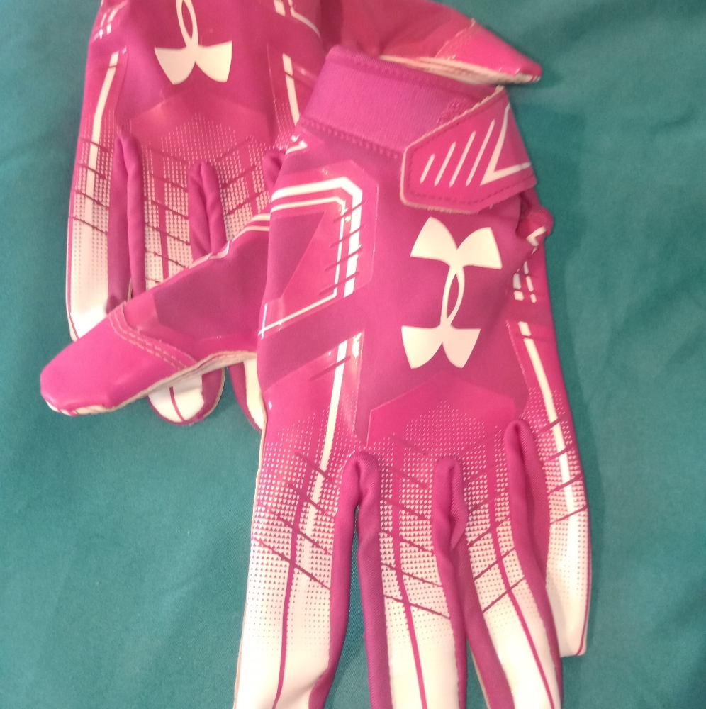 Under Armour Women's baseball gloves